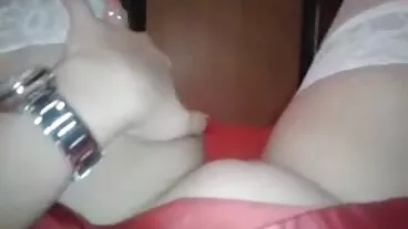 டீம் ஸ்கீட்டில் இருந்து அழகான ஈவ்லினுடன் துளையிடும் ஸ்மட்
