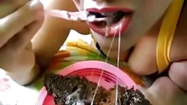 பேங் பஸ்ஸில் இருந்து கொம்பு டெய்சி லின்னுடன் மில்ஃப் ஸ்மட்