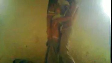கவர்ச்சியான மையத்திலிருந்து அழகான ஸ்டேசி குரூஸுடன் பசு பெண் உடலுறவு