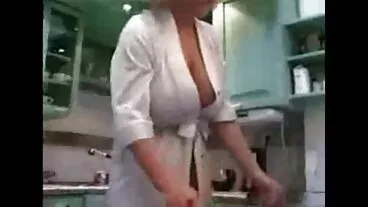 MamacitaZ இன் உணர்ச்சிமிக்க வெரோனிகா லீலுடன் ரிவர்ஸ் கவ்கேர்ல் பேங்