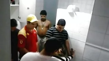 தனியாரிடமிருந்து எல்லா ஹியூஸையும் கவர்ந்திழுக்கும் நீண்ட முடி ஆபாசப் படம்
